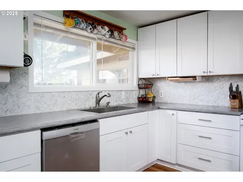 12923 NE Hancock Street Portland OR 97230
