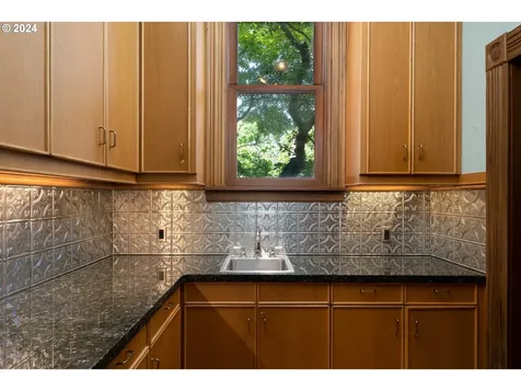726 NW 22nd Avenue Portland OR 97210