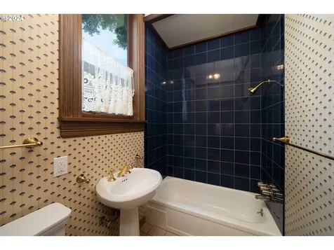 726 NW 22nd Avenue Portland OR 97210