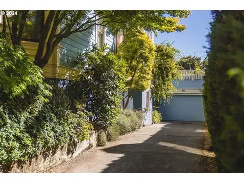 726 NW 22nd Avenue Portland OR 97210