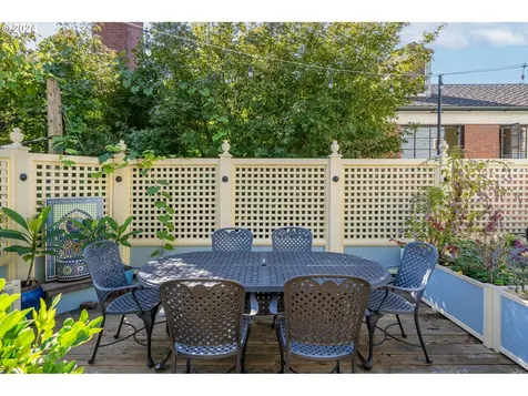726 NW 22nd Avenue Portland OR 97210