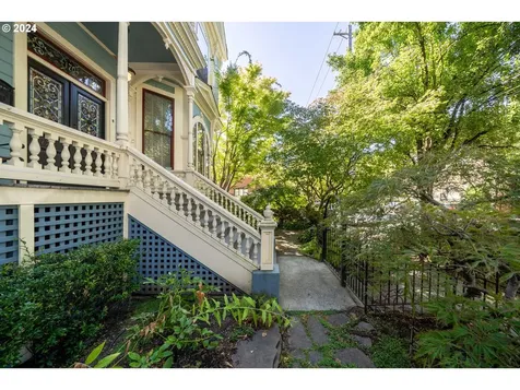 726 NW 22nd Avenue Portland OR 97210