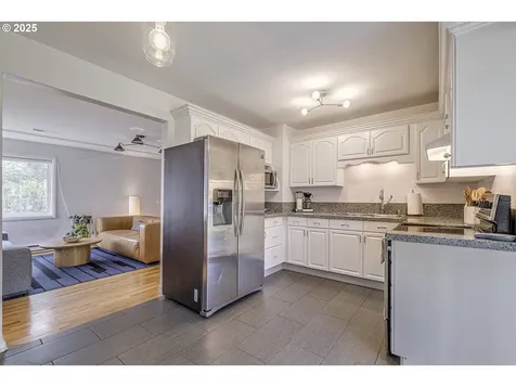 6711 SE 76th Avenue Portland OR 97206