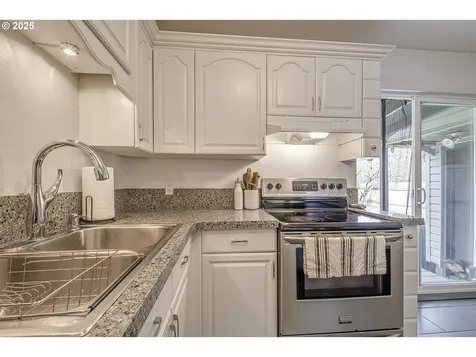 6711 SE 76th Avenue Portland OR 97206