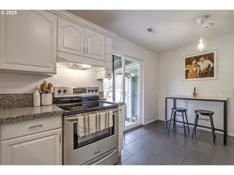 6711 SE 76th Avenue Portland OR 97206