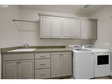 3308 Arlington Avenue Eugene OR 97408