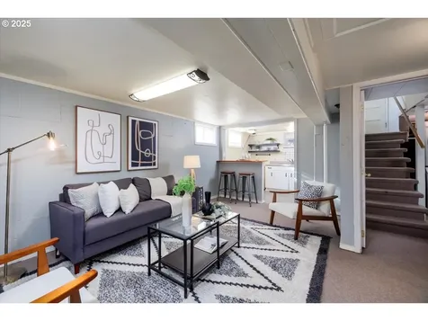 5543 NE Couch Street Portland OR 97213