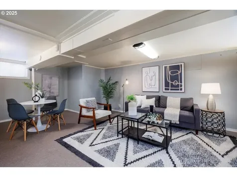 5543 NE Couch Street Portland OR 97213