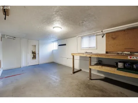 5543 NE Couch Street Portland OR 97213