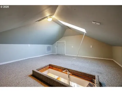5543 NE Couch Street Portland OR 97213