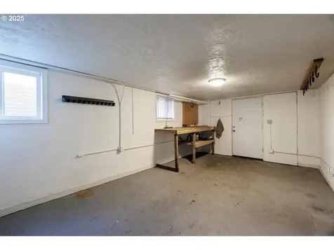 5543 NE Couch Street Portland OR 97213