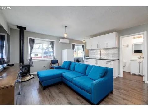 5543 NE Couch Street Portland OR 97213
