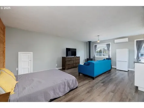 5543 NE Couch Street Portland OR 97213