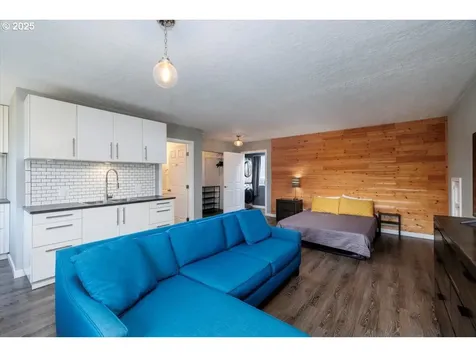 5543 NE Couch Street Portland OR 97213