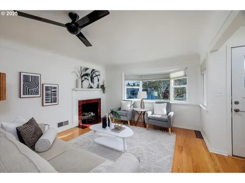 5543 NE Couch Street Portland OR 97213