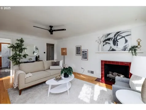 5543 NE Couch Street Portland OR 97213