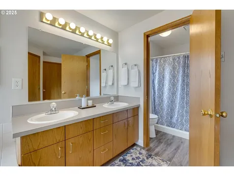 10009 NE 53rd Avenue Vancouver WA 98686