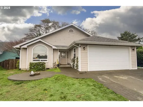 1405 View Court Brookings OR 97415