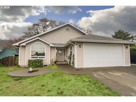 1405 View Court Brookings OR 97415