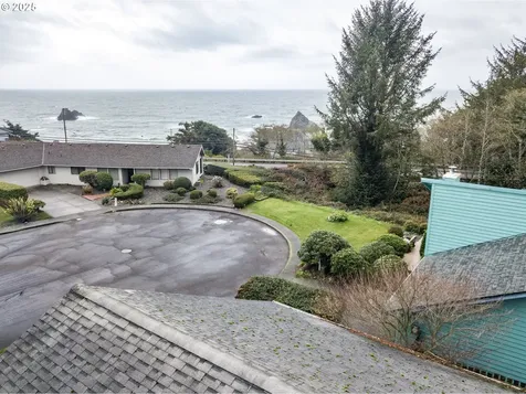 1405 View Court Brookings OR 97415