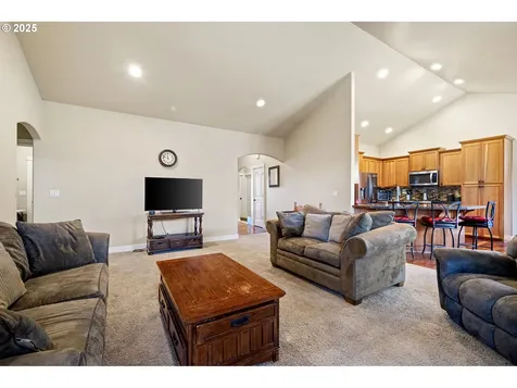 1175 S 40th Place Springfield OR 97478
