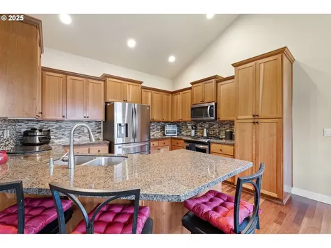 1175 S 40th Place Springfield OR 97478