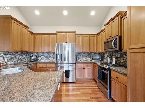 1175 S 40th Place Springfield OR 97478
