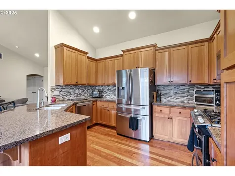 1175 S 40th Place Springfield OR 97478