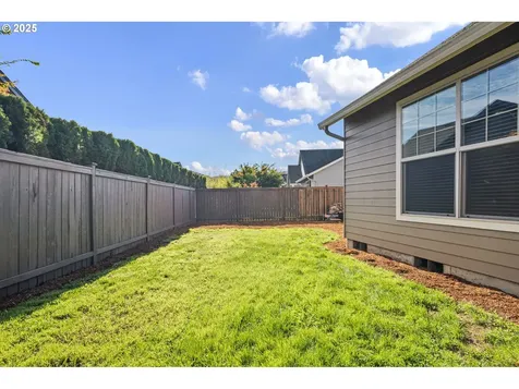 1175 S 40th Place Springfield OR 97478