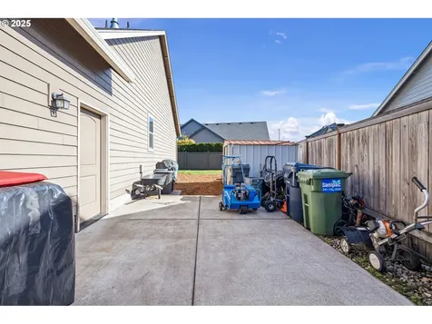 1175 S 40th Place Springfield OR 97478