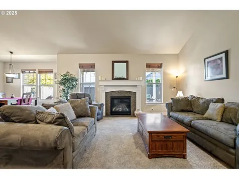 1175 S 40th Place Springfield OR 97478