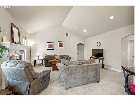 1175 S 40th Place Springfield OR 97478