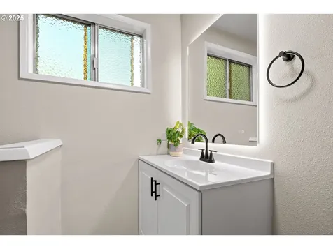 10617 NW 21st Avenue Vancouver WA 98685