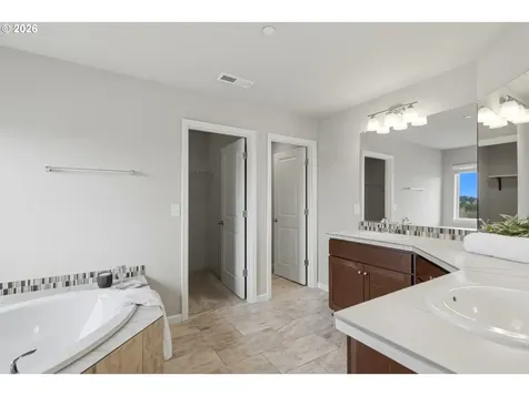 9025 N Dogwood Street Camas WA 98607