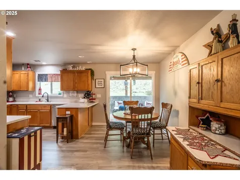 487 SE Dos Gatos Court Roseburg OR 97470