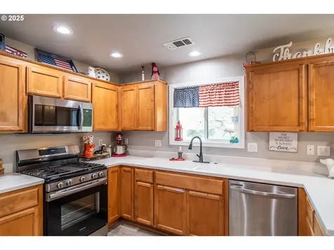 487 SE Dos Gatos Court Roseburg OR 97470