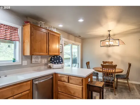 487 SE Dos Gatos Court Roseburg OR 97470