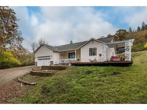 487 SE Dos Gatos Court Roseburg OR 97470