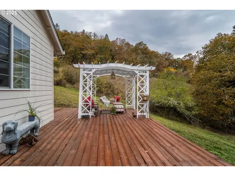 487 SE Dos Gatos Court Roseburg OR 97470
