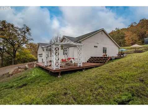 487 SE Dos Gatos Court Roseburg OR 97470