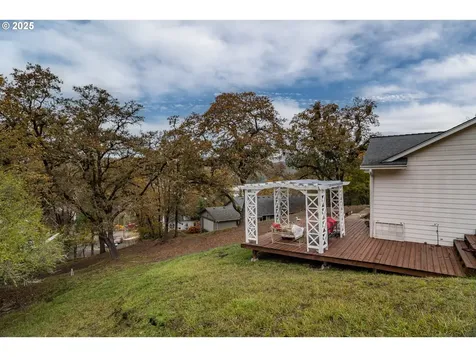 487 SE Dos Gatos Court Roseburg OR 97470