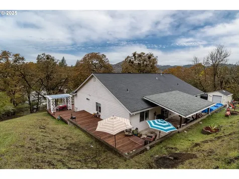 487 SE Dos Gatos Court Roseburg OR 97470