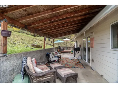 487 SE Dos Gatos Court Roseburg OR 97470