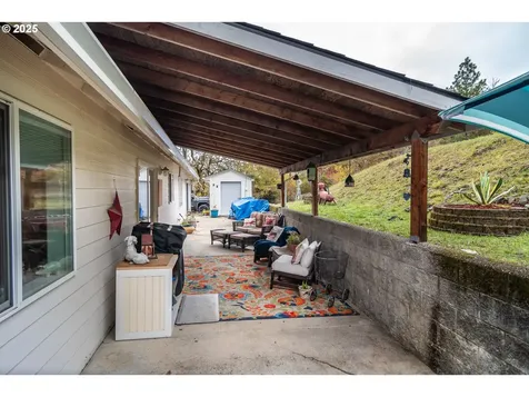 487 SE Dos Gatos Court Roseburg OR 97470