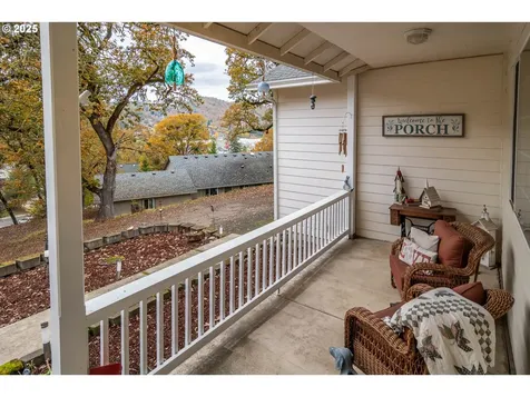 487 SE Dos Gatos Court Roseburg OR 97470