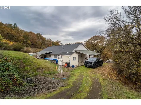 487 SE Dos Gatos Court Roseburg OR 97470