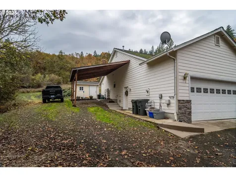 487 SE Dos Gatos Court Roseburg OR 97470