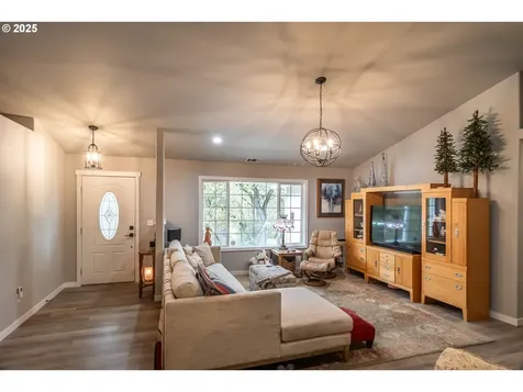 487 SE Dos Gatos Court Roseburg OR 97470