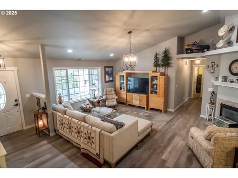 487 SE Dos Gatos Court Roseburg OR 97470