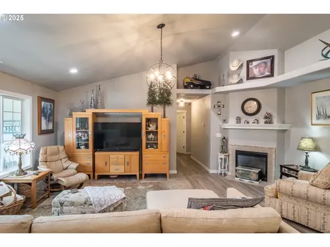 487 SE Dos Gatos Court Roseburg OR 97470